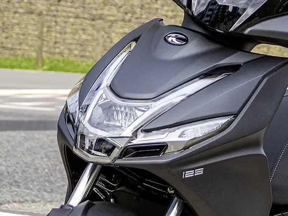 Nouvelle optique d'un scooter 125